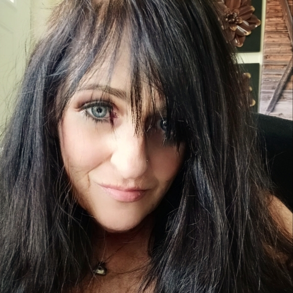 Meet your Posher, Carissa - Picture 1 of 1